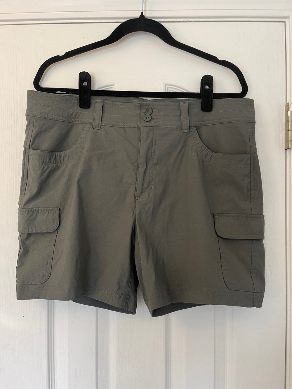 Eddie Bauer Women's Olive Green Summer Trail Shorts sz 14
